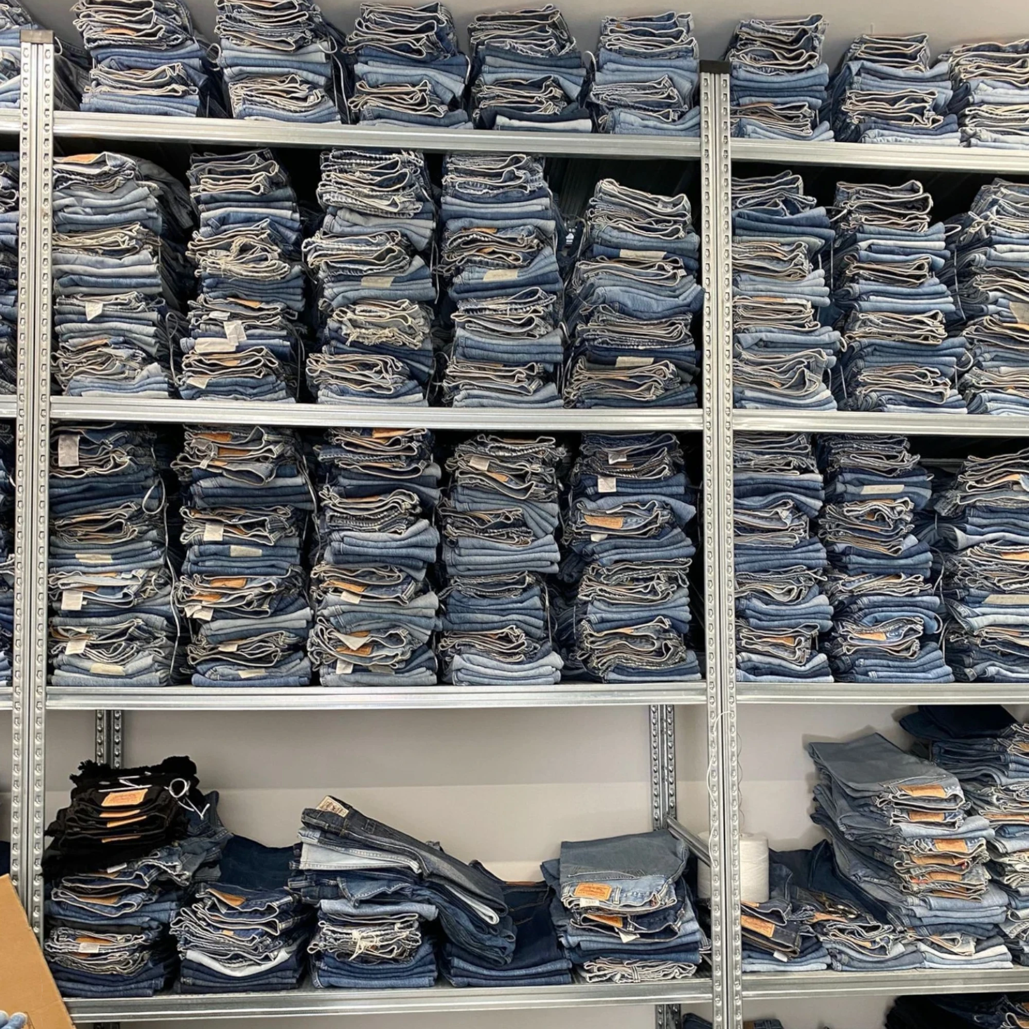 BOX 20 CAPI JEANS LEVI'S DONNA GRADO A + - immagine 7